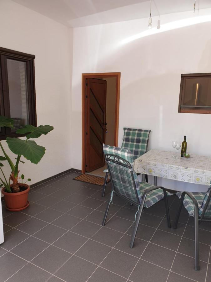 Appartement Vito à Starigrad Paklenica Extérieur photo