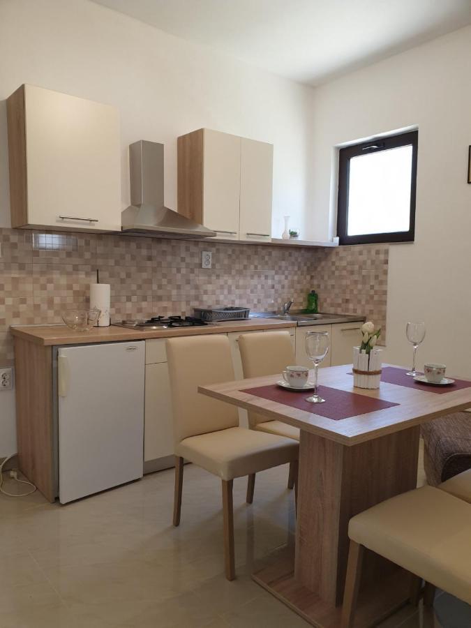 Appartement Vito à Starigrad Paklenica Extérieur photo